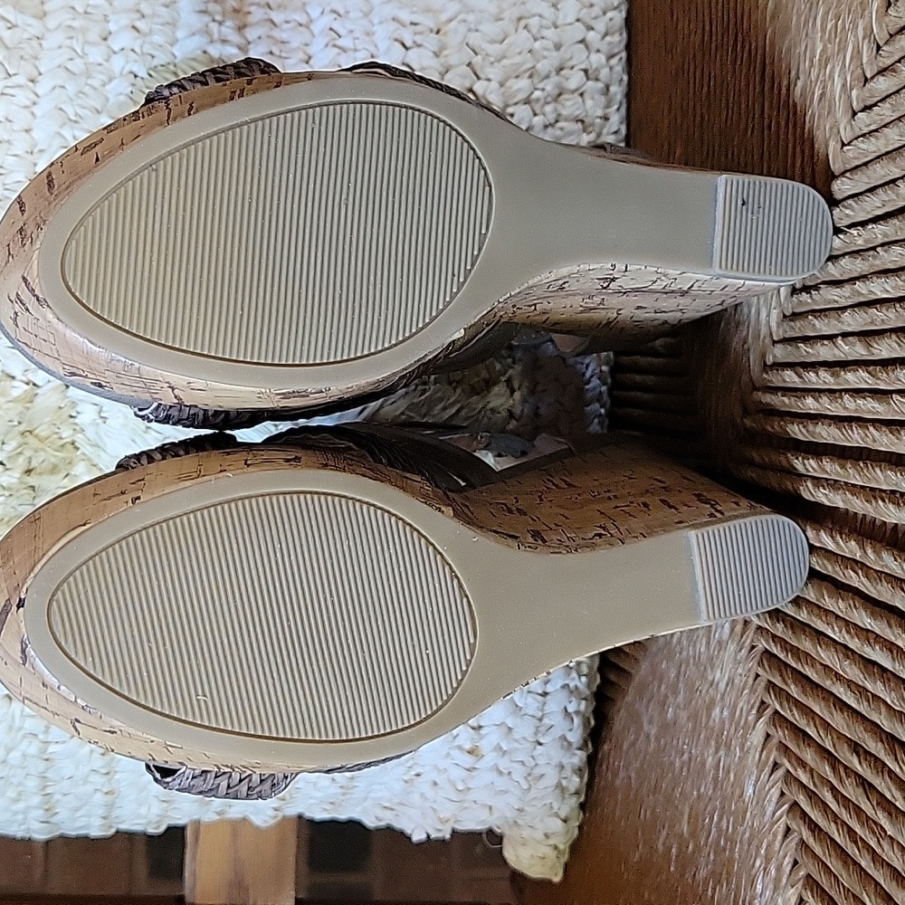 NWOT, Maurices Janae, platform wedge strappy sandals, taupe size 8M - Picture 8 of 13